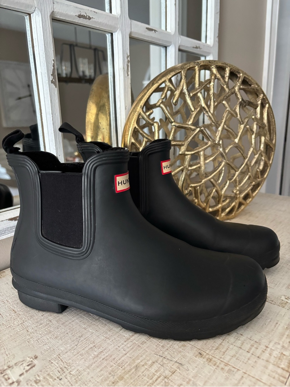 HUNTER Original Black Short Rain Boots in EUC
Size Women’s US 10